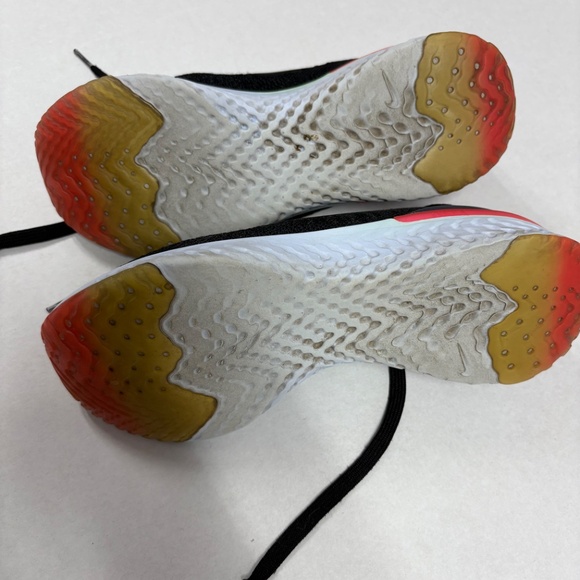 Nike Women's Epic React Flyknit Shoes -‎ Size 8. - Picture 5 of 9